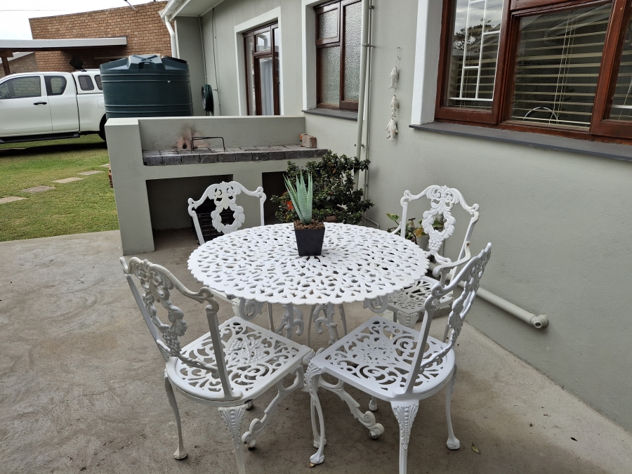 5 Bedroom Property for Sale in Hartenbos Central Western Cape